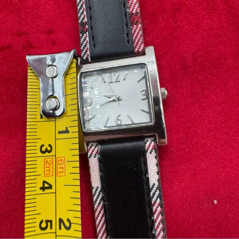 Vintage Japan‎ Quartz Silvertone Disl Watch Modern Minimalist